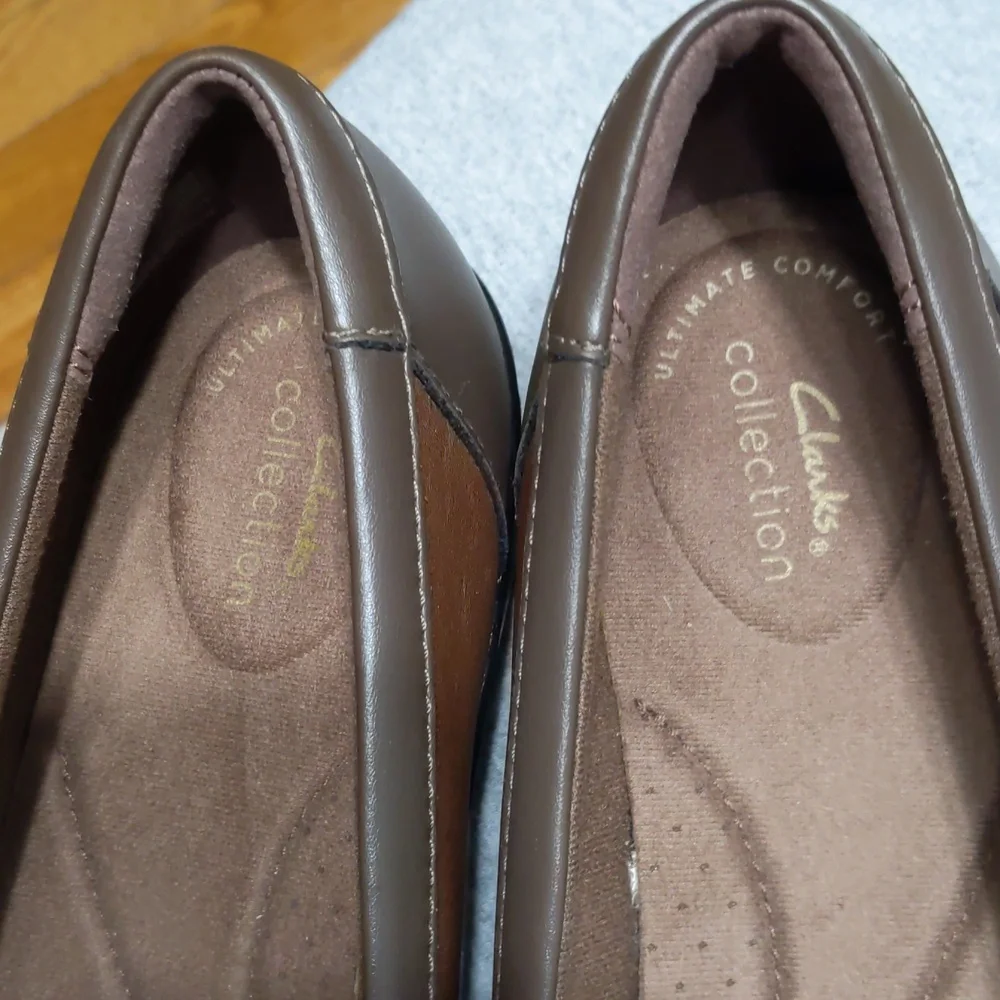 Clarks Women's Brown Loafers Size 8 - Picture 2 of 4